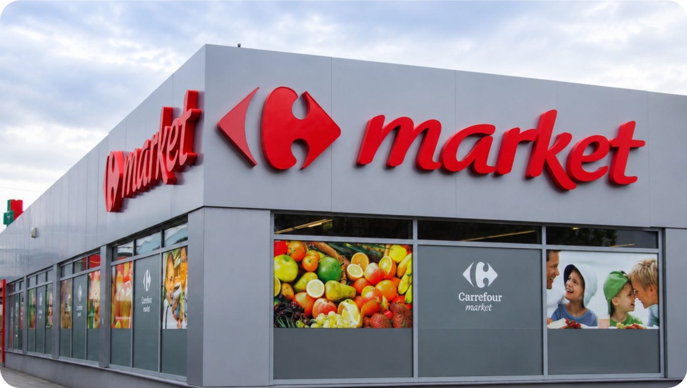 Fațadă și semnalistică pentru magazin de retail